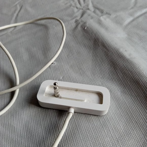 Vintage iPod Shuffle Charging Dock - Picture 2 of 4